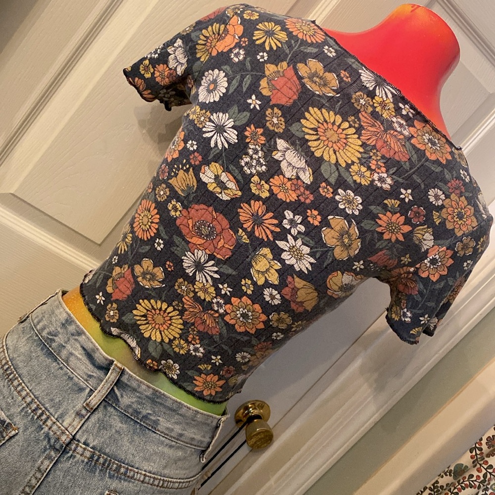 GHANDA Orange & Yellow Retro Hippie 60s 70s look Floral Ruched Crop Top - Picture 6 of 11